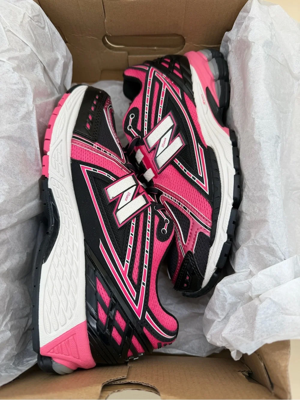 New Balance 1906R Desert Heat Black Pink Size 7.5 women’s New damaged box
